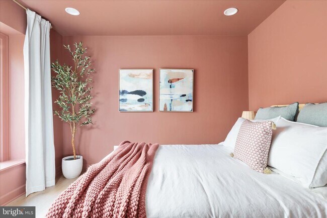 Building Photo - 4386 Lakewood Dr