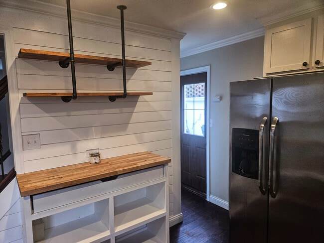 Building Photo - 21 Howard Rd