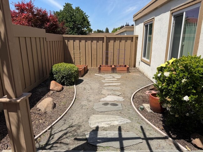 Building Photo - Santa Clara- Park Villas-Single story unit with community pool!