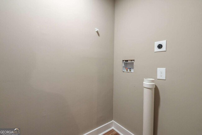 Building Photo - 175 E Main St