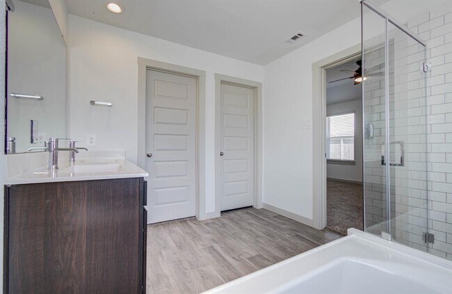 Building Photo - 14543 Rain Tree Dr