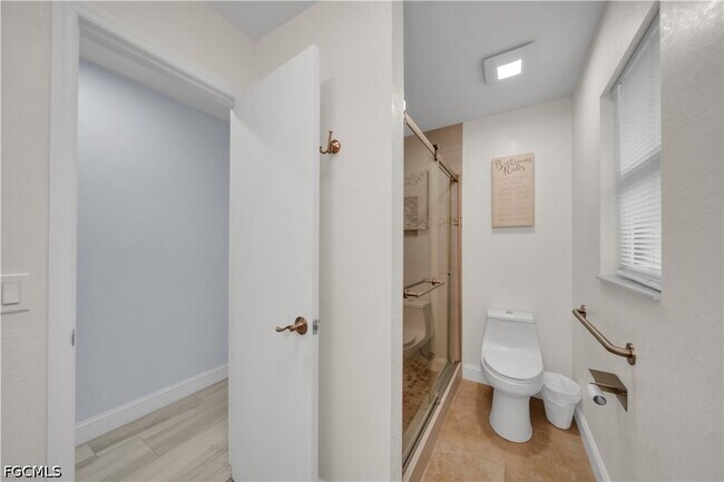 Building Photo - 299 Rotonda Cir