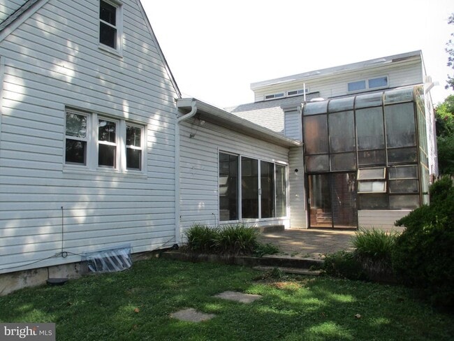 Building Photo - 10001 Dallas Ave