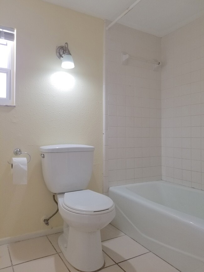 Building Photo - 1118 15th St W