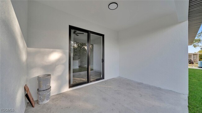 Building Photo - 704 Homer Ave S