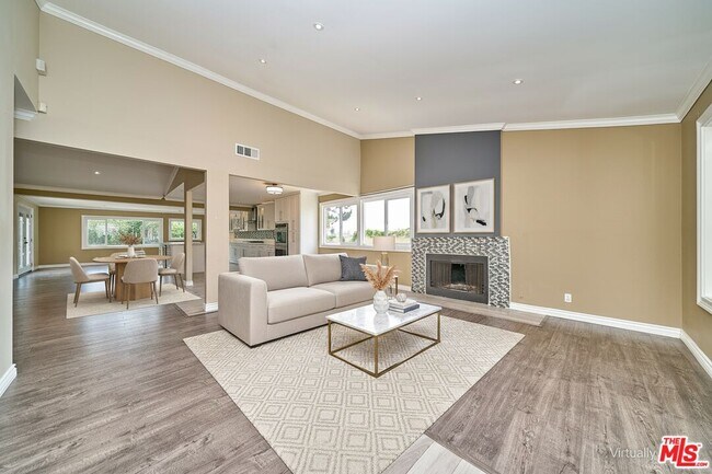 Building Photo - 2660 Conata St