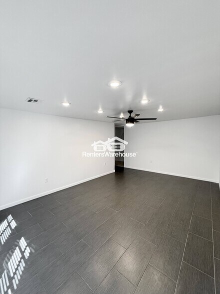 Building Photo - 1201 E Winter Dr