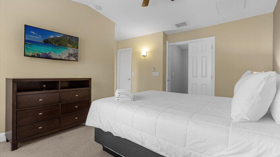 Building Photo - 14545 Damai Ln