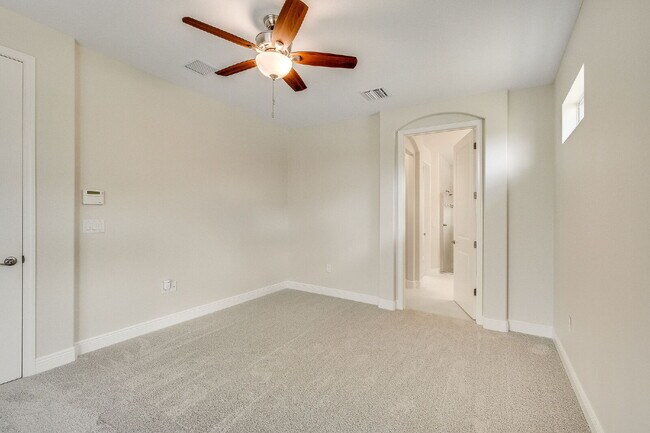 Building Photo - Loren Cove Villa