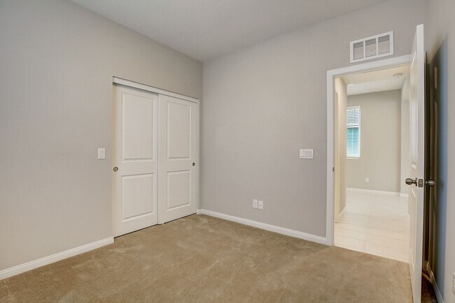 Building Photo - 10643 Enridge Ave
