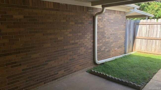 Building Photo - 536 Hollow Wood Rd