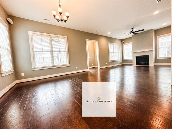 Building Photo - Property Available in the Very Popular -- ...