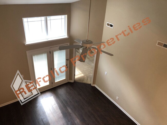Building Photo - Great Location! 3 Bedroom 2.5 Bathroom 1 C...