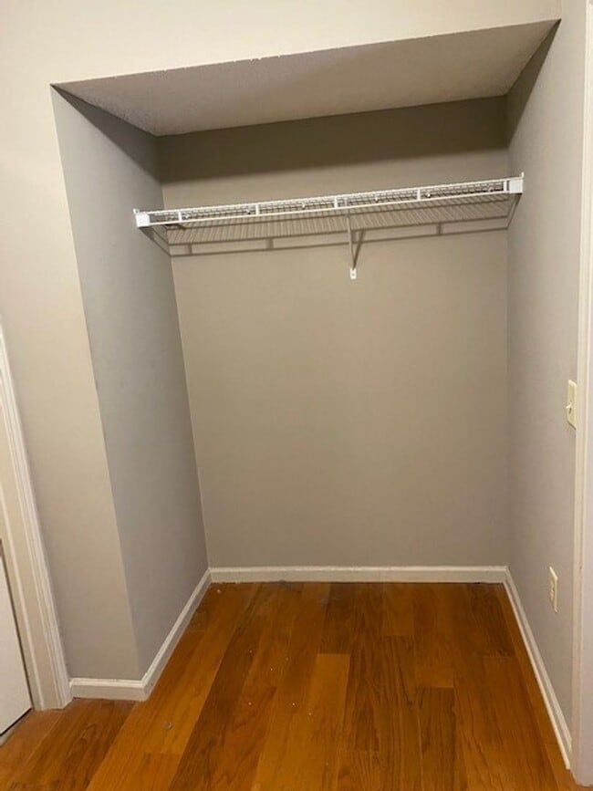 Building Photo - Cozy 2 Bed 2 Bath Condo Available Fall 2025!