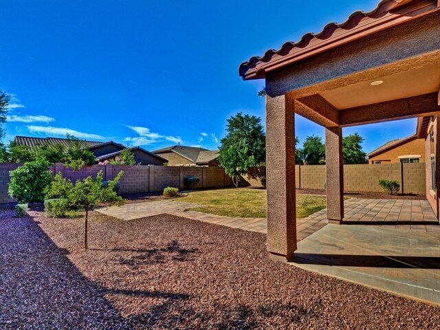 Building Photo - 15179 W Montecito Ave