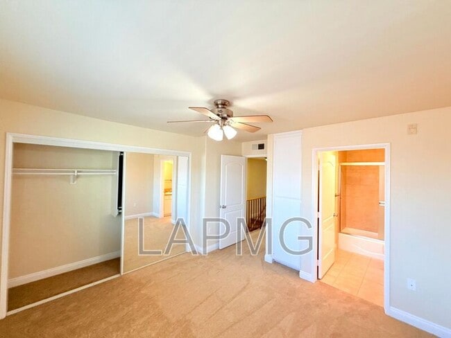 Building Photo - 12217 Moorpark St