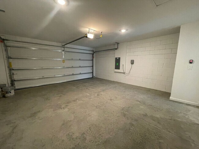 Building Photo - 1543 Jessica Blvd