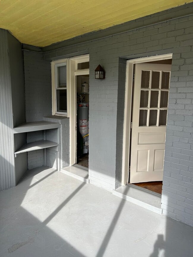 Building Photo - NELSON