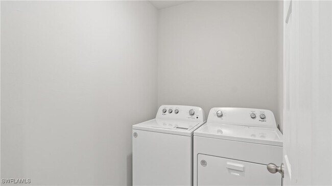 Building Photo - 1903 Cape Coral Pkwy W