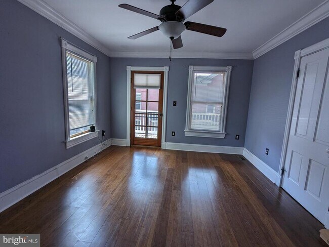 Building Photo - 306 N Locust St