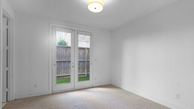 Building Photo - 4018 University Grove St