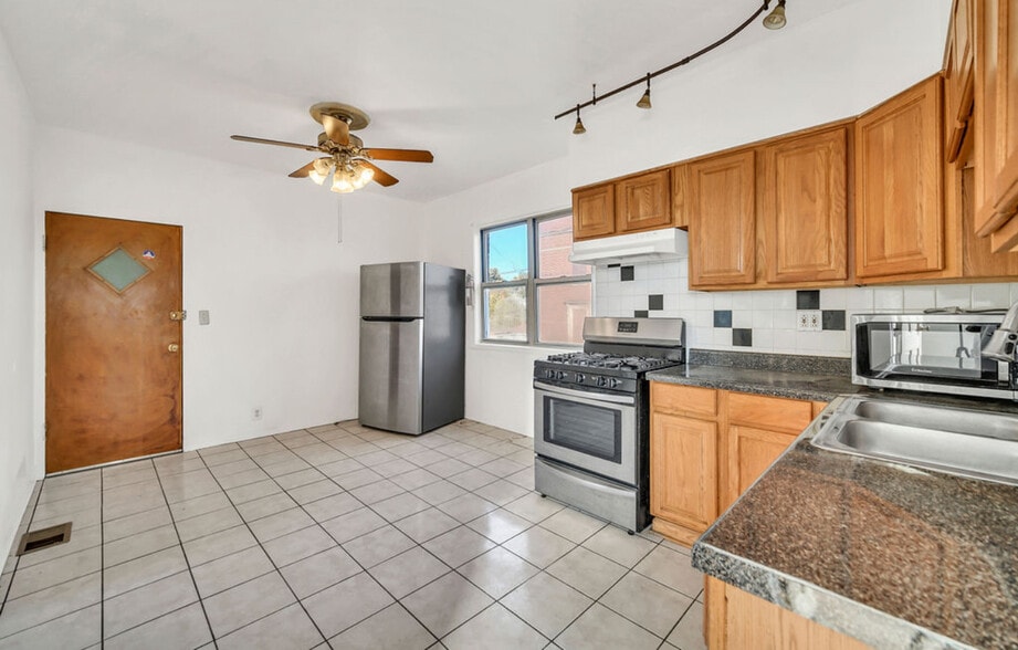 Building Photo - 2258 N Central Ave