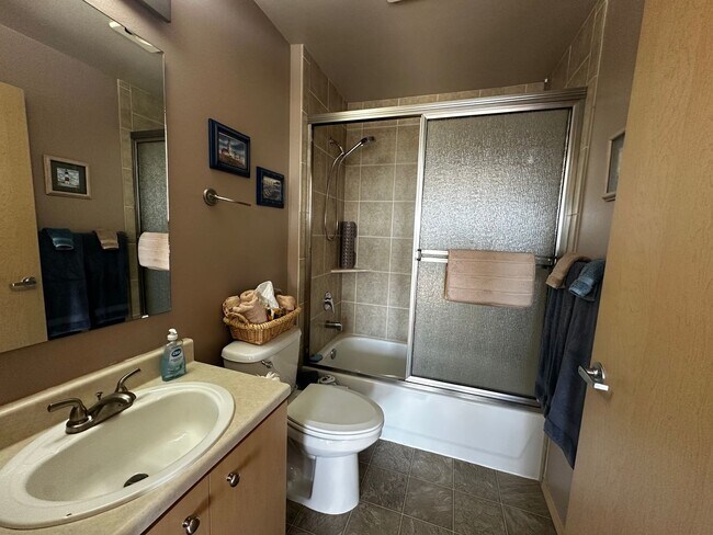Building Photo - Fully Furnished Downtown Everett Condo wit...