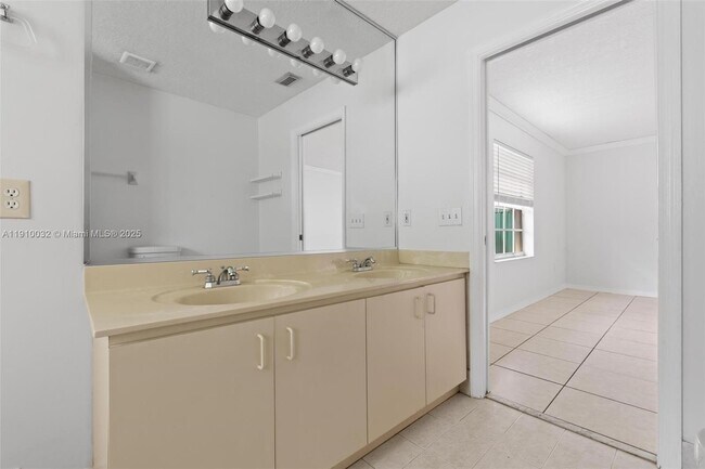 Building Photo - 15793 SW 43rd St