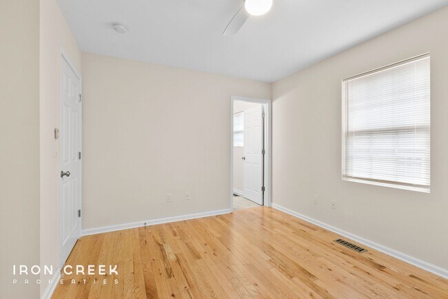 Building Photo - Immaculately Remodeled 3-Bed near Downtown...