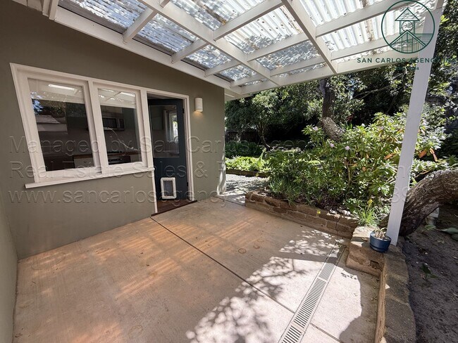 Building Photo - Adorable Two Bedroom Single Family Cottage in Carmel-by-the-Sea