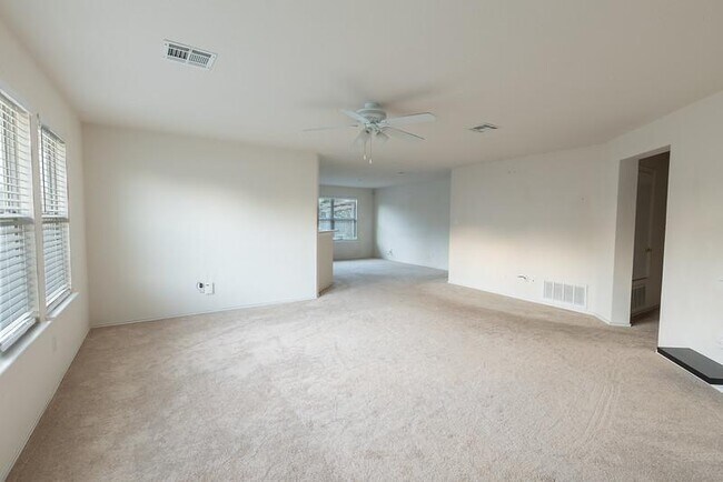 Building Photo - 210 Rinehardt St