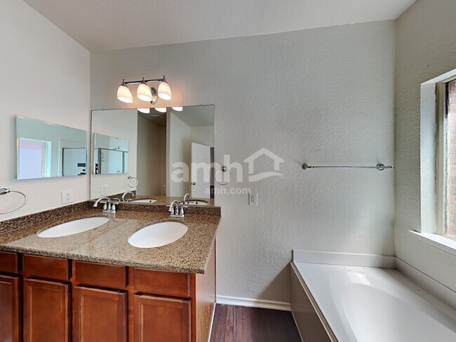 Building Photo - 412 Saddlehorn Way