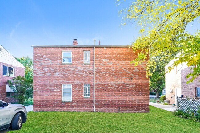 Building Photo - 20231 Crystal Ave