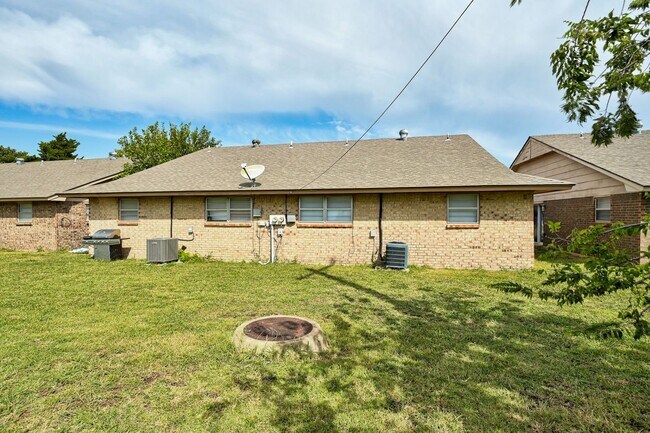 Building Photo - 924 SW 97th St