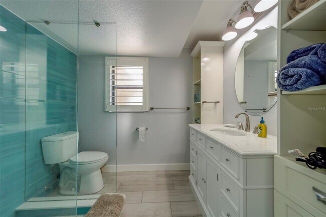 Building Photo - 11650 Capri Cir S
