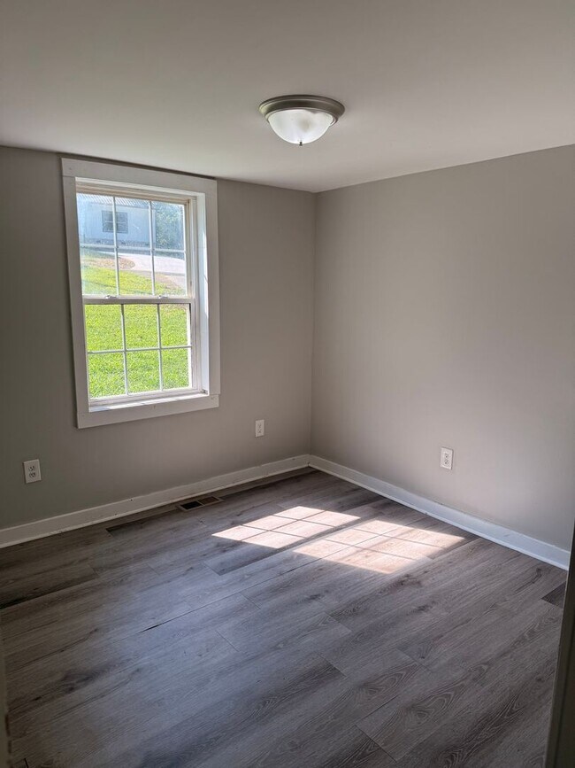 Building Photo - 106 Rosenwald St