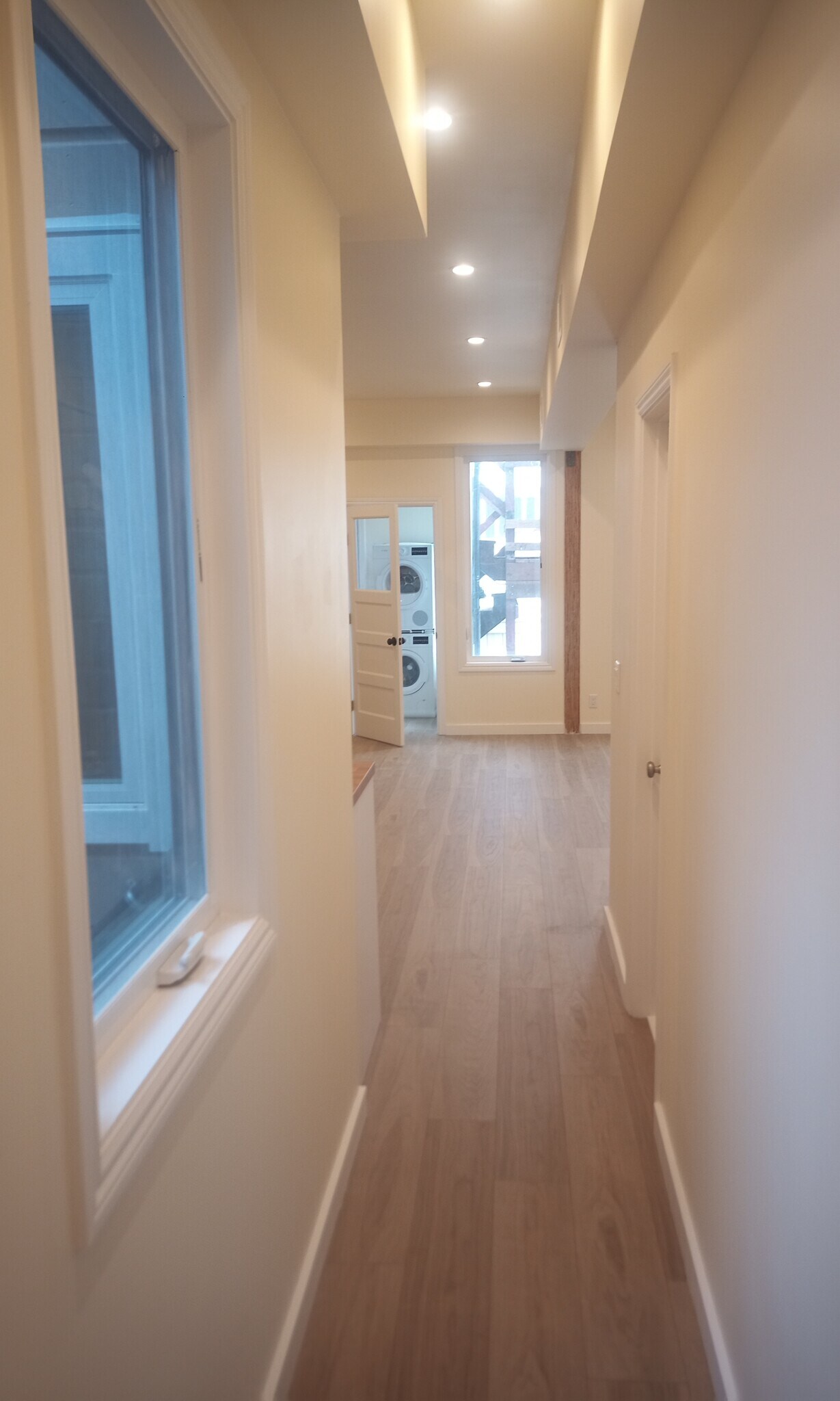 Hallway 4 - 516 Natoma St