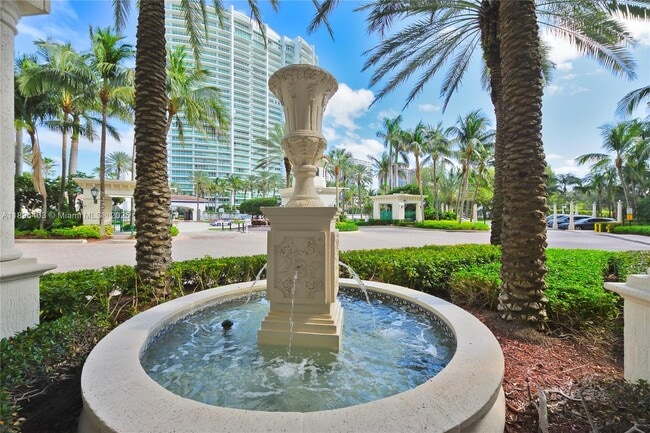 Building Photo - 20000 E Country Club Dr