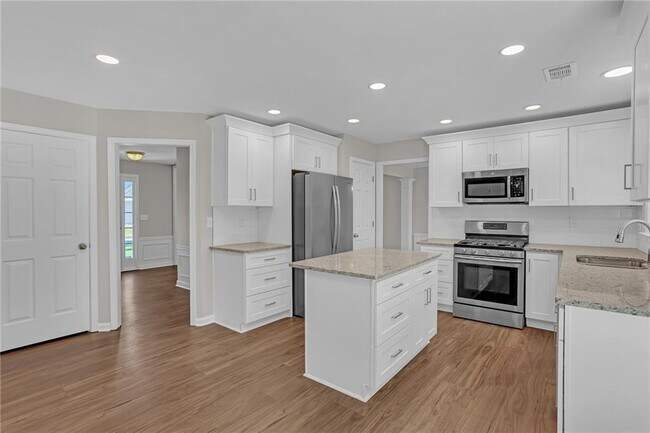 Building Photo - 3527 Chastain Glen Ln NE