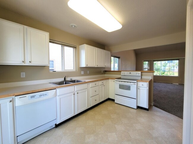 Building Photo - 3509 Laredo Dr