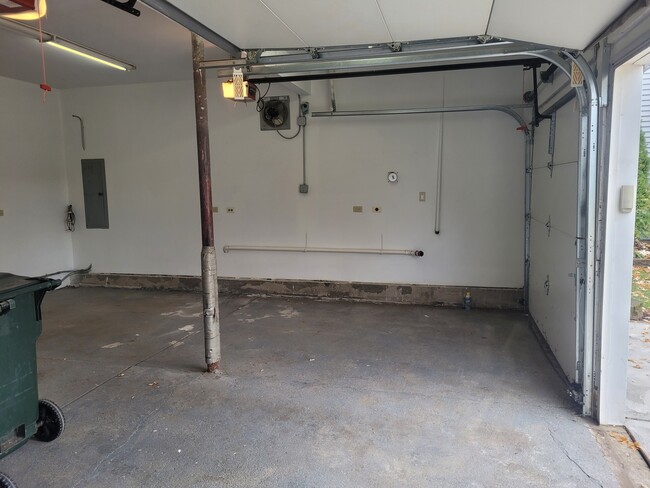 Building Photo - 364 N Everett Dr