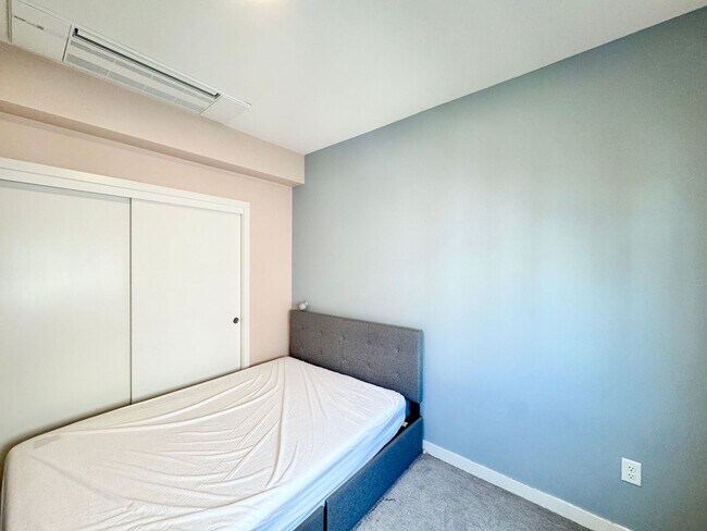 Building Photo - New Modern Townhome in North Seattle – Rar...