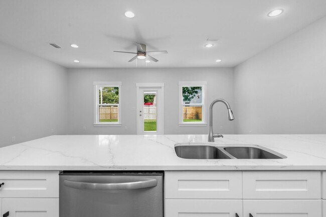Building Photo - Modern 4BR Home with Private Fenced Yard Near the Beach