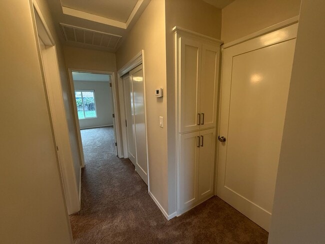 Building Photo - Beautiful Home in a Lovely Neighborhood! Available Spacious 2 Bedroom and Two Bathroom!