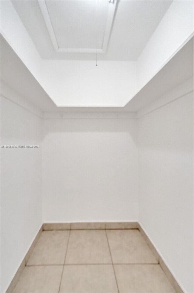 Building Photo - 1631 NE 51st St