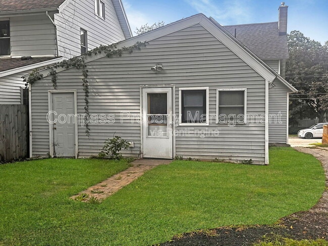 Building Photo - 142 Page St NE