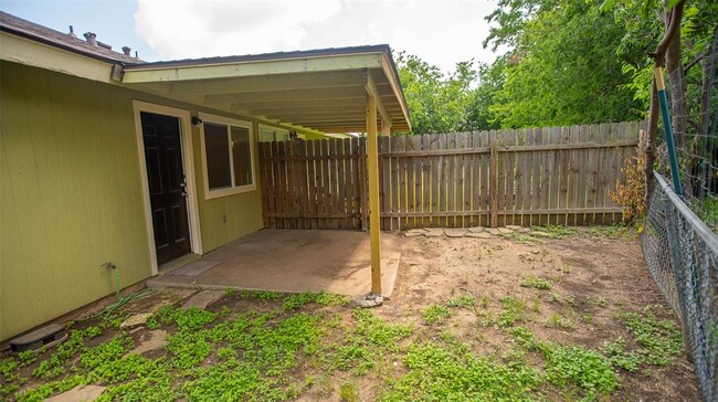 Building Photo - 104 Nicole Cove