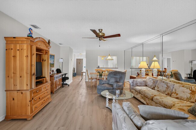 Building Photo - 65 Pelican Pointe Dr