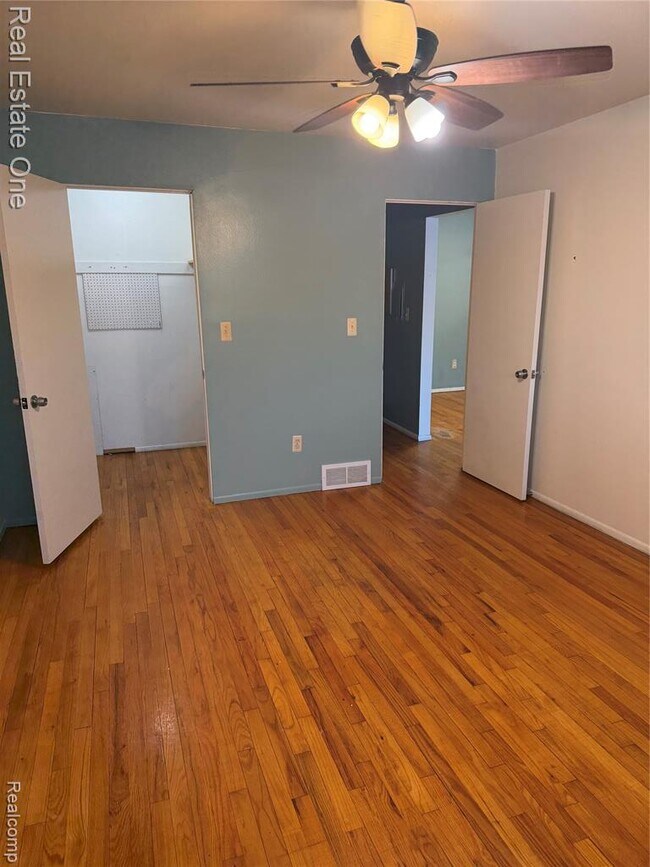 Building Photo - 25835 Lahser Rd