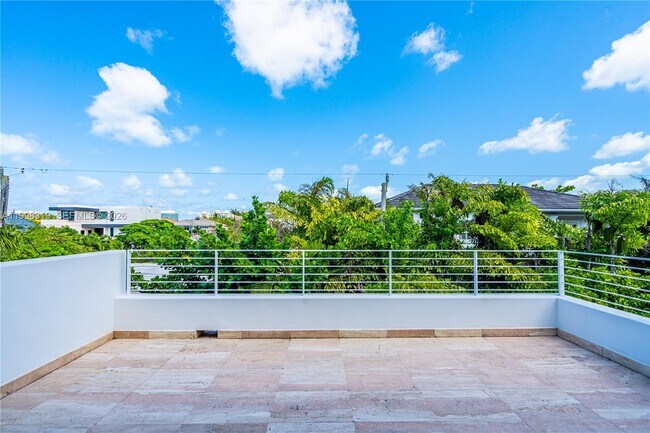 Building Photo - 435 Hampton Ln